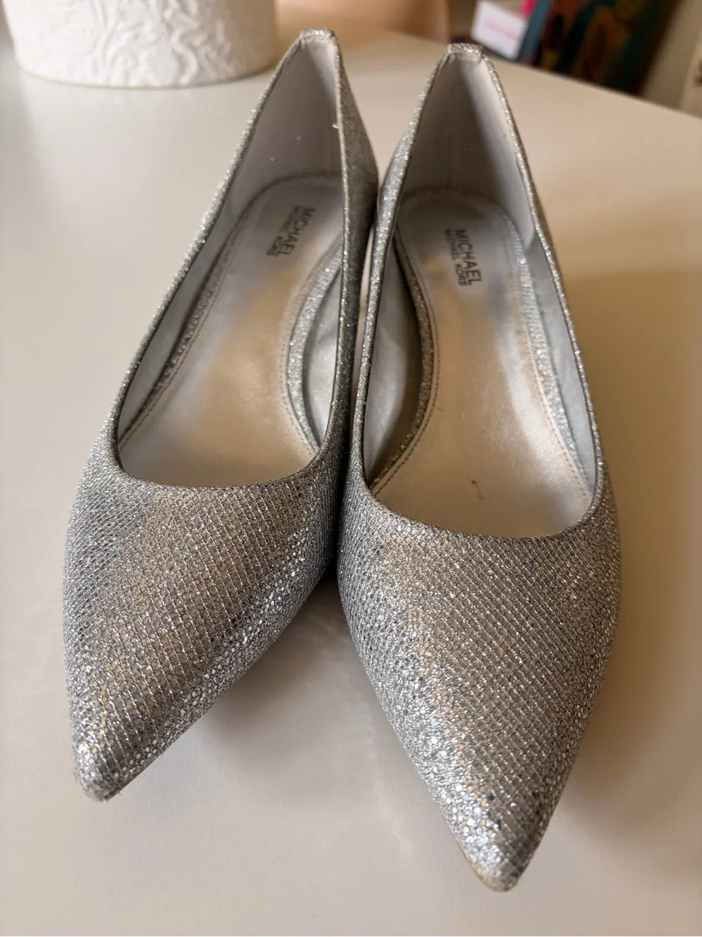 MICHAEL KORS NEW IN BOX SILVER GLITTER SARA FLEX KITTEN PUMP SHOE SIZE 8M